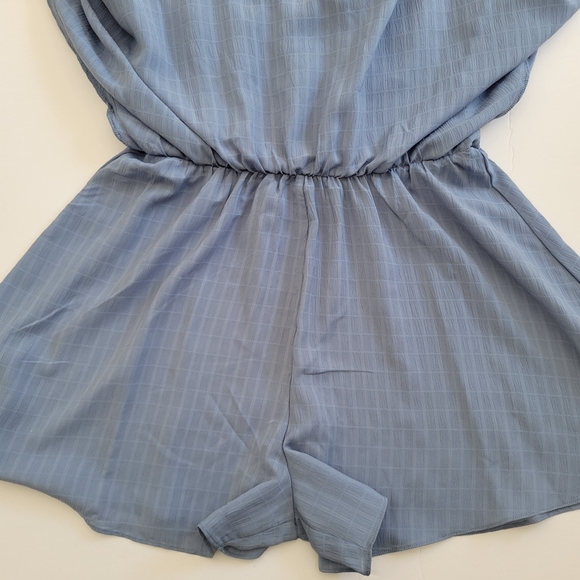 New Juniors City Triangle Short Sleeve Romper. - Picture 5 of 9
